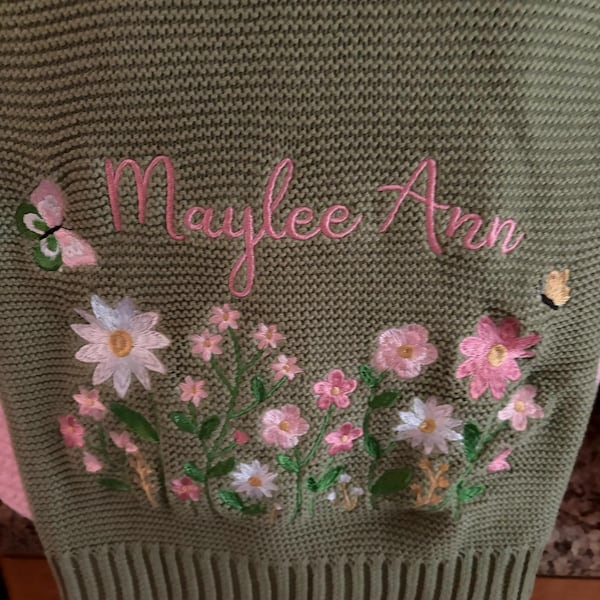 Sage knit baby blanket embroidered with a name and daisies